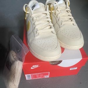Nike Dunk Low Banana 2022